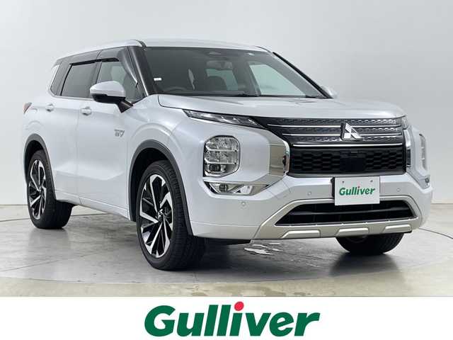 三菱 アウトランダー ＰＨＥＶ P 道央・札幌 2022(令4)年 2.5万km ホワイトダイヤモンド ・４WD/プラグインハイブリッド/・e-Assist  /衝突被害軽減ブレーキシステム/・踏み間違い衝突防止アシスト/車線逸脱警報システム/・オートマチックハイビーム/LEDライト/・電気温水式ヒーター/・純正12.3インチディスプレイ/・ナビ/全方位カメラ/Bluetooth/フルセグ/・BOSEサウンド/・レザーシート/全席シートヒーター/・運手席/助手席パワーシート/・パワーバックドア /・AC100V1500W/・充電ケーブル有り/・ワイヤレス充電/・２.０ETC