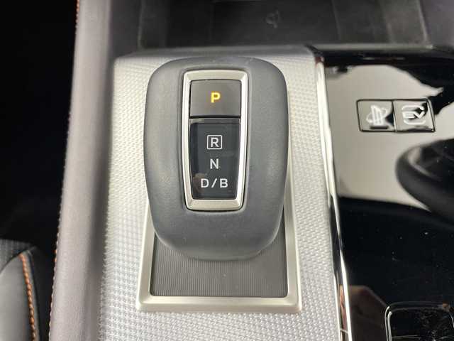 三菱 アウトランダー ＰＨＥＶ P 道央・札幌 2022(令4)年 2.5万km ホワイトダイヤモンド ・４WD/プラグインハイブリッド/・e-Assist  /衝突被害軽減ブレーキシステム/・踏み間違い衝突防止アシスト/車線逸脱警報システム/・オートマチックハイビーム/LEDライト/・電気温水式ヒーター/・純正12.3インチディスプレイ/・ナビ/全方位カメラ/Bluetooth/フルセグ/・BOSEサウンド/・レザーシート/全席シートヒーター/・運手席/助手席パワーシート/・パワーバックドア /・AC100V1500W/・充電ケーブル有り/・ワイヤレス充電/・２.０ETC