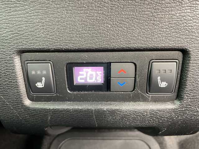 三菱 アウトランダー ＰＨＥＶ P 道央・札幌 2022(令4)年 2.5万km ホワイトダイヤモンド ・４WD/プラグインハイブリッド/・e-Assist  /衝突被害軽減ブレーキシステム/・踏み間違い衝突防止アシスト/車線逸脱警報システム/・オートマチックハイビーム/LEDライト/・電気温水式ヒーター/・純正12.3インチディスプレイ/・ナビ/全方位カメラ/Bluetooth/フルセグ/・BOSEサウンド/・レザーシート/全席シートヒーター/・運手席/助手席パワーシート/・パワーバックドア /・AC100V1500W/・充電ケーブル有り/・ワイヤレス充電/・２.０ETC