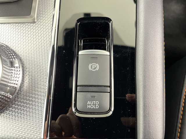 三菱 アウトランダー ＰＨＥＶ P 道央・札幌 2022(令4)年 2.5万km ホワイトダイヤモンド ・４WD/プラグインハイブリッド/・e-Assist  /衝突被害軽減ブレーキシステム/・踏み間違い衝突防止アシスト/車線逸脱警報システム/・オートマチックハイビーム/LEDライト/・電気温水式ヒーター/・純正12.3インチディスプレイ/・ナビ/全方位カメラ/Bluetooth/フルセグ/・BOSEサウンド/・レザーシート/全席シートヒーター/・運手席/助手席パワーシート/・パワーバックドア /・AC100V1500W/・充電ケーブル有り/・ワイヤレス充電/・２.０ETC