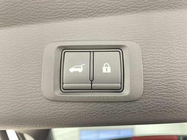 三菱 アウトランダー ＰＨＥＶ P 道央・札幌 2022(令4)年 2.5万km ホワイトダイヤモンド ・４WD/プラグインハイブリッド/・e-Assist  /衝突被害軽減ブレーキシステム/・踏み間違い衝突防止アシスト/車線逸脱警報システム/・オートマチックハイビーム/LEDライト/・電気温水式ヒーター/・純正12.3インチディスプレイ/・ナビ/全方位カメラ/Bluetooth/フルセグ/・BOSEサウンド/・レザーシート/全席シートヒーター/・運手席/助手席パワーシート/・パワーバックドア /・AC100V1500W/・充電ケーブル有り/・ワイヤレス充電/・２.０ETC