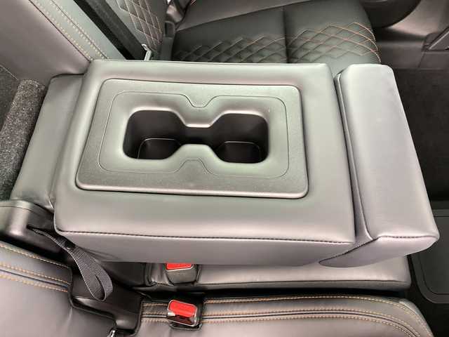 三菱 アウトランダー ＰＨＥＶ P 道央・札幌 2022(令4)年 2.5万km ホワイトダイヤモンド ・４WD/プラグインハイブリッド/・e-Assist  /衝突被害軽減ブレーキシステム/・踏み間違い衝突防止アシスト/車線逸脱警報システム/・オートマチックハイビーム/LEDライト/・電気温水式ヒーター/・純正12.3インチディスプレイ/・ナビ/全方位カメラ/Bluetooth/フルセグ/・BOSEサウンド/・レザーシート/全席シートヒーター/・運手席/助手席パワーシート/・パワーバックドア /・AC100V1500W/・充電ケーブル有り/・ワイヤレス充電/・２.０ETC