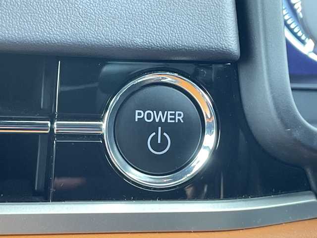 三菱 アウトランダー ＰＨＥＶ P 道央・札幌 2022(令4)年 2.5万km ホワイトダイヤモンド ・４WD/プラグインハイブリッド/・e-Assist  /衝突被害軽減ブレーキシステム/・踏み間違い衝突防止アシスト/車線逸脱警報システム/・オートマチックハイビーム/LEDライト/・電気温水式ヒーター/・純正12.3インチディスプレイ/・ナビ/全方位カメラ/Bluetooth/フルセグ/・BOSEサウンド/・レザーシート/全席シートヒーター/・運手席/助手席パワーシート/・パワーバックドア /・AC100V1500W/・充電ケーブル有り/・ワイヤレス充電/・２.０ETC
