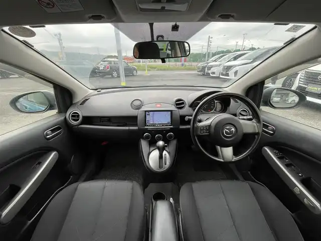 マツダ デミオ 13－スカイアクティブ 千葉県 2012(平24)年 6.8万km アクアティックブルーマイカ 社外７インチナビ/バックカメラ/オートライト/ＥＴＣ/Ｂｌｕｅｔｏｏｔｈ/ワンセグＴＶ/純正フロアマット/純正アルミホイール/ウィンカーミラー/リモコンキー/ステアリングスイッチ/ドアバイザー