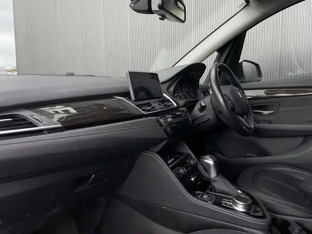 ＢＭＷ ２１８ｄ アクティブツアラー ラグジュアリー 長野県 2017(平29)年 9.6万km パール 黒革シート　/インテリジェントセーフティ　/パワーシート　/シートヒーター　/オートライト　/前後フォグランプ　/ミラーＥＴＣ/アンビエントライト　/電動リアゲート　/ＬＥＤヘッドライト