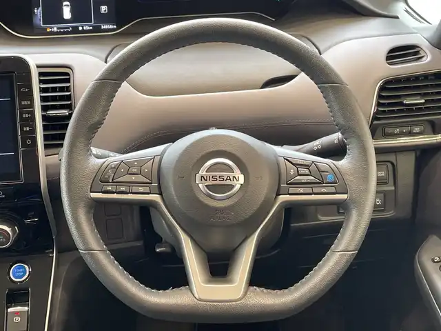 日産 セレナ e－パワー ハイウェイスター V 埼玉県 2022(令4)年 3.5万km マルーンレッド 2トーン エマージェンシーブレーキ　/プロパイロット　/純正フリップダウンモニター　/純正10インチメモリナビ/　　CD/DVD/BT/フルセグ　/両側パワースライドドア　/LEDオートライト　/純正15インチアルミホイール　/電子パーキング　/インテリジェントルームミラー/ステアリングスイッチ　/純正ETC