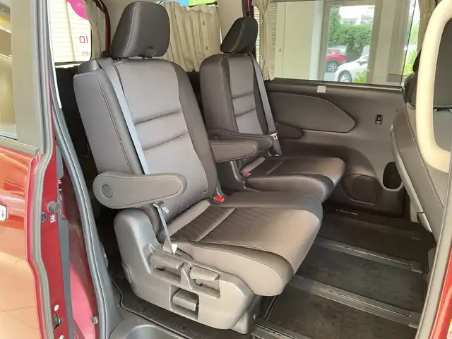 日産 セレナ e－パワー ハイウェイスター V 埼玉県 2022(令4)年 3.5万km マルーンレッド 2トーン エマージェンシーブレーキ　/プロパイロット　/純正フリップダウンモニター　/純正10インチメモリナビ/　　CD/DVD/BT/フルセグ　/両側パワースライドドア　/LEDオートライト　/純正15インチアルミホイール　/電子パーキング　/インテリジェントルームミラー/ステアリングスイッチ　/純正ETC
