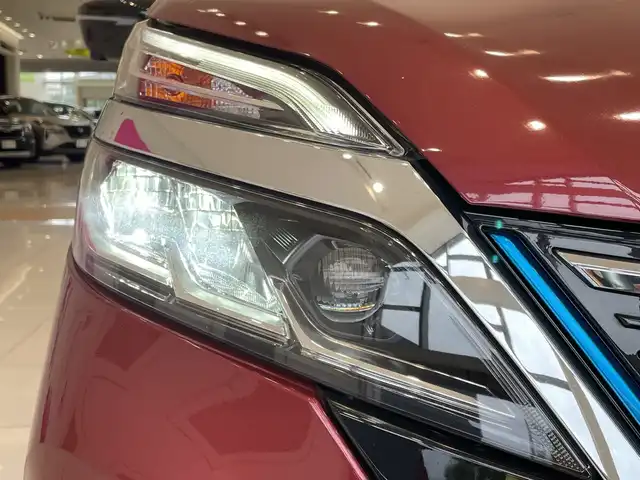 日産 セレナ e－パワー ハイウェイスター V 埼玉県 2022(令4)年 3.5万km マルーンレッド 2トーン エマージェンシーブレーキ　/プロパイロット　/純正フリップダウンモニター　/純正10インチメモリナビ/　　CD/DVD/BT/フルセグ　/両側パワースライドドア　/LEDオートライト　/純正15インチアルミホイール　/電子パーキング　/インテリジェントルームミラー/ステアリングスイッチ　/純正ETC