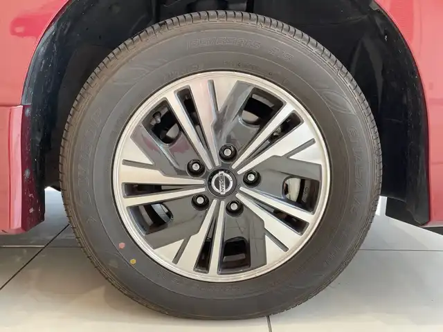 日産 セレナ e－パワー ハイウェイスター V 埼玉県 2022(令4)年 3.5万km マルーンレッド 2トーン エマージェンシーブレーキ　/プロパイロット　/純正フリップダウンモニター　/純正10インチメモリナビ/　　CD/DVD/BT/フルセグ　/両側パワースライドドア　/LEDオートライト　/純正15インチアルミホイール　/電子パーキング　/インテリジェントルームミラー/ステアリングスイッチ　/純正ETC