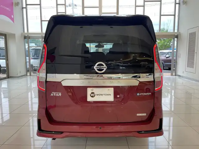 日産 セレナ e－パワー ハイウェイスター V 埼玉県 2022(令4)年 3.5万km マルーンレッド 2トーン エマージェンシーブレーキ　/プロパイロット　/純正フリップダウンモニター　/純正10インチメモリナビ/　　CD/DVD/BT/フルセグ　/両側パワースライドドア　/LEDオートライト　/純正15インチアルミホイール　/電子パーキング　/インテリジェントルームミラー/ステアリングスイッチ　/純正ETC