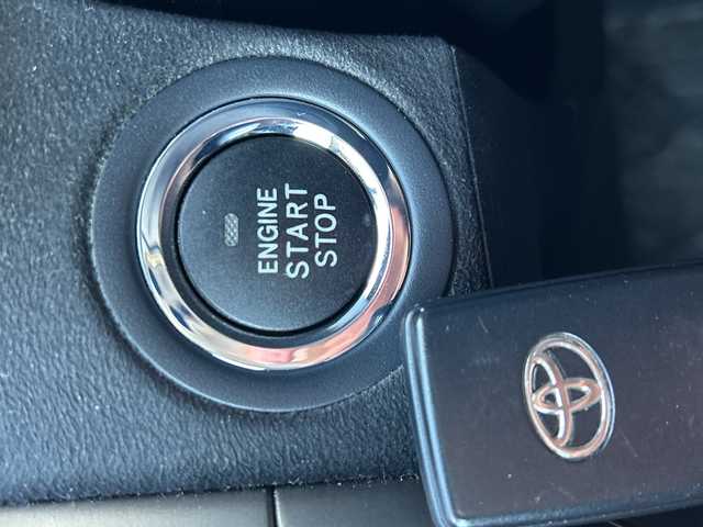 トヨタ ブレイド 神奈川県 2006(平18)年 5.9万km シルバーM プッシュスタート/ビルトインETC/スペアキー一本/オートライト/フォグライト/横滑り防止装置/電動格納ミラー/純正フロアマット/革巻きステアリング