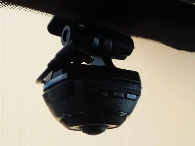 アバルト ５９５ モンスターエナジー・ヤマハ 埼玉県 2021(令3)年 4.4万km 青 総台数60台/左H20台限定車/左ハンドル/マニュアル車/5速ミッション/CarPlay/Android Auto/パークセンサー/純正ディスプレイオーディオ/ドライブレコーダー/ETC/ブラック塗装純正17インチアルミホイール/ディスチャージヘッドライト/キーレス