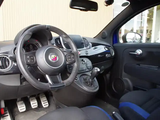 アバルト ５９５ モンスターエナジー・ヤマハ 埼玉県 2021(令3)年 4.4万km 青 総台数60台/左H20台限定車/左ハンドル/マニュアル車/5速ミッション/CarPlay/Android Auto/パークセンサー/純正ディスプレイオーディオ/ドライブレコーダー/ETC/ブラック塗装純正17インチアルミホイール/ディスチャージヘッドライト/キーレス