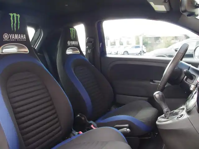 アバルト ５９５ モンスターエナジー・ヤマハ 埼玉県 2021(令3)年 4.4万km 青 総台数60台/左H20台限定車/左ハンドル/マニュアル車/5速ミッション/CarPlay/Android Auto/パークセンサー/純正ディスプレイオーディオ/ドライブレコーダー/ETC/ブラック塗装純正17インチアルミホイール/ディスチャージヘッドライト/キーレス