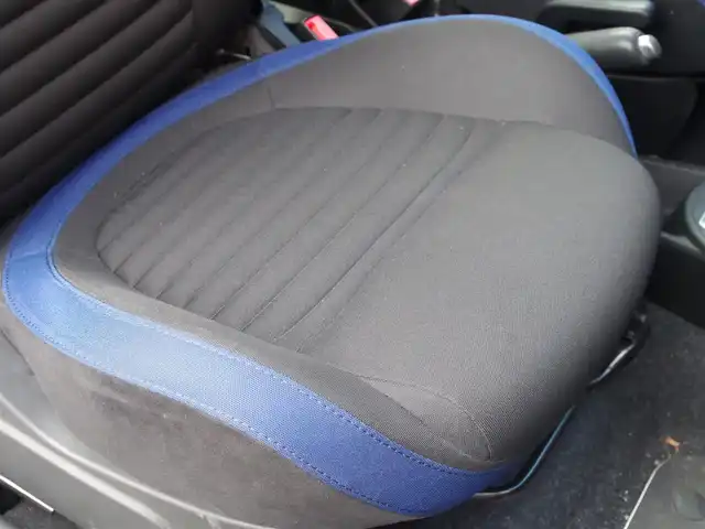 アバルト ５９５ モンスターエナジー・ヤマハ 埼玉県 2021(令3)年 4.4万km 青 総台数60台/左H20台限定車/左ハンドル/マニュアル車/5速ミッション/CarPlay/Android Auto/パークセンサー/純正ディスプレイオーディオ/ドライブレコーダー/ETC/ブラック塗装純正17インチアルミホイール/ディスチャージヘッドライト/キーレス