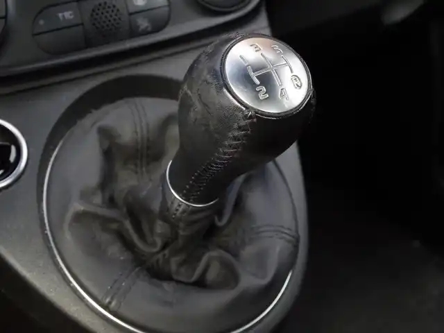 アバルト ５９５ モンスターエナジー・ヤマハ 埼玉県 2021(令3)年 4.4万km 青 総台数60台/左H20台限定車/左ハンドル/マニュアル車/5速ミッション/CarPlay/Android Auto/パークセンサー/純正ディスプレイオーディオ/ドライブレコーダー/ETC/ブラック塗装純正17インチアルミホイール/ディスチャージヘッドライト/キーレス