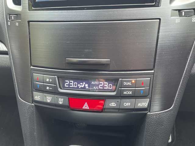 スバル レガシィ Ｂ４ 2．5iアイサイト tS 茨城県 2013(平25)年 10.6万km クリスタルブラックシリカ 社外ナビ/フルセグTV/CD/DVD/FM/AM/SD/iPod/USB/AUX/Bluetooth接続/メモリー機能付きパワーシート/衝突軽減ブレーキ/バックモニター/レーダークルーズコントロール/レーンキープアシスト/横滑り防止装置/ETC/ドライブレコーダー/スマートキー/スペアキー1/保証書/取扱説明書