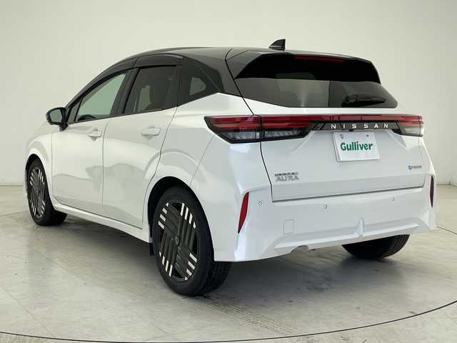 日産 オーラ G レザーエディション 千葉県 2024(令6)年 0.9万km ピュアホワイトパール / スーパーブラック 2トーン プロパイロット/純正メーカーナビ（BT/フルセグ/Carplay/HDMI）/全方位カメラ/ETC2.0/BOSEサウンド/衝突軽減ブレーキ/レーダークルーズコントロール/レーンキープアシスト/前後コーナーセンサー/ドライブレコーダー/ワイヤレス充電/デジタルインナーミラー/ブラインドスポットモニター/純正フロアマット/LEDヘッドライト/オートライト/スマートキー/プッシュスタート