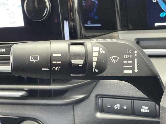 日産 オーラ G レザーエディション 千葉県 2024(令6)年 0.9万km ピュアホワイトパール / スーパーブラック 2トーン プロパイロット/純正メーカーナビ（BT/フルセグ/Carplay/HDMI）/全方位カメラ/ETC2.0/BOSEサウンド/衝突軽減ブレーキ/レーダークルーズコントロール/レーンキープアシスト/前後コーナーセンサー/ドライブレコーダー/ワイヤレス充電/デジタルインナーミラー/ブラインドスポットモニター/純正フロアマット/LEDヘッドライト/オートライト/スマートキー/プッシュスタート