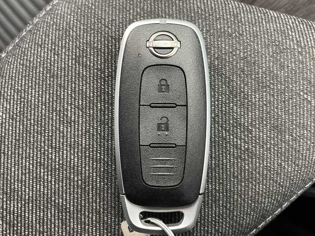 日産 オーラ G レザーエディション 千葉県 2024(令6)年 0.9万km ピュアホワイトパール / スーパーブラック 2トーン プロパイロット/純正メーカーナビ（BT/フルセグ/Carplay/HDMI）/全方位カメラ/ETC2.0/BOSEサウンド/衝突軽減ブレーキ/レーダークルーズコントロール/レーンキープアシスト/前後コーナーセンサー/ドライブレコーダー/ワイヤレス充電/デジタルインナーミラー/ブラインドスポットモニター/純正フロアマット/LEDヘッドライト/オートライト/スマートキー/プッシュスタート