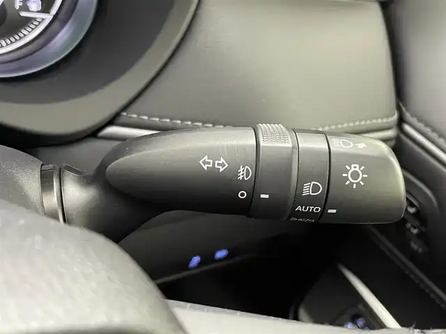 トヨタ ハリアー Z レザーパッケージ 熊本県 2020(令2)年 3.6万km ブラック 禁煙車/純正ディスプレイオーディオ/(フルセグ/Bluetooth/AppleCarPlay/AndroidAuto)/ＪＢＬ/バックモニター/ビルトインETC2.0/デジタルインナーミラー/パワーバックドア/前席シートヒーター＋ベンチレーション/前席パワーシート/運転席シートメモリー/ステアリングヒーター/電動パーキングブレーキ/オートブレーキホールド/Toyota Safety Sense/　・プリクラッシュセーフティ/　・レーントレーシングアシスト/　・レーダークルーズコントロール/　・アダプティブハイビームシステム/　・ロードサインアシスト/ブラインドスポットモニター/横滑り防止/前後クリアランスソナー/ハーフレザーシート/純正フロアマット/純正19インチAW/オートライト/オートマチックハイビーム/LEDヘッドライト/フォグライト/スマートキー/プッシュスタート/保証書/取扱説明書