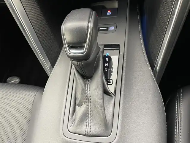 トヨタ ハリアー Z レザーパッケージ 熊本県 2020(令2)年 3.6万km ブラック 禁煙車/純正ディスプレイオーディオ/(フルセグ/Bluetooth/AppleCarPlay/AndroidAuto)/ＪＢＬ/バックモニター/ビルトインETC2.0/デジタルインナーミラー/パワーバックドア/前席シートヒーター＋ベンチレーション/前席パワーシート/運転席シートメモリー/ステアリングヒーター/電動パーキングブレーキ/オートブレーキホールド/Toyota Safety Sense/　・プリクラッシュセーフティ/　・レーントレーシングアシスト/　・レーダークルーズコントロール/　・アダプティブハイビームシステム/　・ロードサインアシスト/ブラインドスポットモニター/横滑り防止/前後クリアランスソナー/ハーフレザーシート/純正フロアマット/純正19インチAW/オートライト/オートマチックハイビーム/LEDヘッドライト/フォグライト/スマートキー/プッシュスタート/保証書/取扱説明書