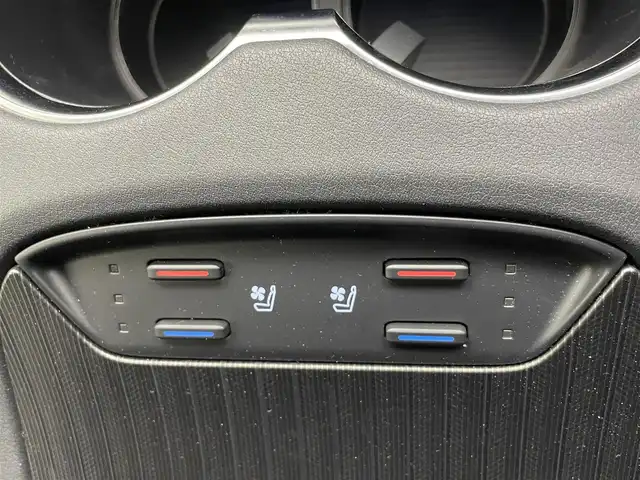 トヨタ ハリアー Z レザーパッケージ 熊本県 2020(令2)年 3.6万km ブラック 禁煙車/純正ディスプレイオーディオ/(フルセグ/Bluetooth/AppleCarPlay/AndroidAuto)/ＪＢＬ/バックモニター/ビルトインETC2.0/デジタルインナーミラー/パワーバックドア/前席シートヒーター＋ベンチレーション/前席パワーシート/運転席シートメモリー/ステアリングヒーター/電動パーキングブレーキ/オートブレーキホールド/Toyota Safety Sense/　・プリクラッシュセーフティ/　・レーントレーシングアシスト/　・レーダークルーズコントロール/　・アダプティブハイビームシステム/　・ロードサインアシスト/ブラインドスポットモニター/横滑り防止/前後クリアランスソナー/ハーフレザーシート/純正フロアマット/純正19インチAW/オートライト/オートマチックハイビーム/LEDヘッドライト/フォグライト/スマートキー/プッシュスタート/保証書/取扱説明書