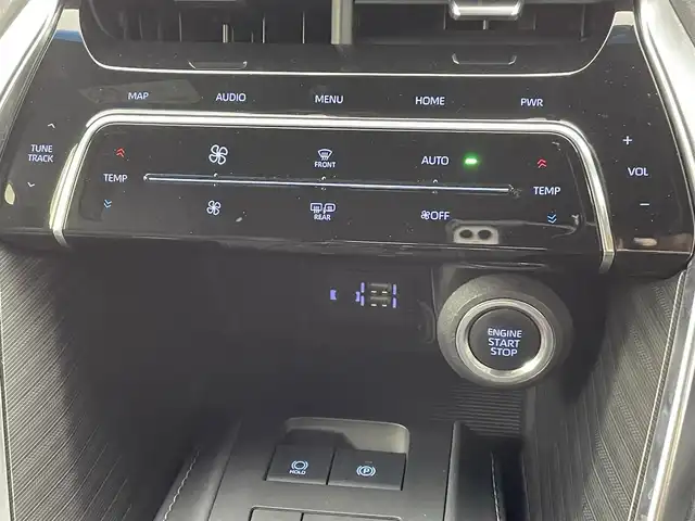 トヨタ ハリアー Z レザーパッケージ 熊本県 2020(令2)年 3.6万km ブラック 禁煙車/純正ディスプレイオーディオ/(フルセグ/Bluetooth/AppleCarPlay/AndroidAuto)/ＪＢＬ/バックモニター/ビルトインETC2.0/デジタルインナーミラー/パワーバックドア/前席シートヒーター＋ベンチレーション/前席パワーシート/運転席シートメモリー/ステアリングヒーター/電動パーキングブレーキ/オートブレーキホールド/Toyota Safety Sense/　・プリクラッシュセーフティ/　・レーントレーシングアシスト/　・レーダークルーズコントロール/　・アダプティブハイビームシステム/　・ロードサインアシスト/ブラインドスポットモニター/横滑り防止/前後クリアランスソナー/ハーフレザーシート/純正フロアマット/純正19インチAW/オートライト/オートマチックハイビーム/LEDヘッドライト/フォグライト/スマートキー/プッシュスタート/保証書/取扱説明書