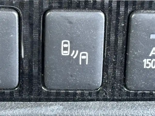 三菱 アウトランダー ＰＨＥＶ G プレミアムパッケージ 東京都 2019(平31)年 11.5万km シルキーホワイト S-AWC(アクティブヨー/アクティブスタビリティコントロール統合制御）/充電機能（普通/急速）/充電口ロック（ドアロック連動）/eアシスト（予防安全技術）/パワーバックドア　/ボディ同色ミラー（電動格納機能/ヒーター/ウィンカー付）/モーフィンブラックインパネ加飾/ブラック天井/ハイコントラストメーター（自発光式アナログメーター/マルチインフォメーションディスプレイ）/シルバー加飾付革巻きステアリングホイール/ステアリングヒーター/ステアリングスイッチ（オーディオ/アダプティブクルーズコントロール）/パドルシフト/SRSエアバック（運転席/助手席/サイド/ニー/カーテン）/左右独立温度調節機能オートエアコン/リアヒーターダクト/パワーシート（運転席/助手席）/シートヒーター（運転席/助手席）/キーレスオペレーションシステム/パワースイッチ/MMCS/６スピーカー/マルチアラウンドモニター/AC電源100V/1500W/リモートコントロール（タイマー充電/空調/車両情報/車両操作）/ディスプレイオーディオ