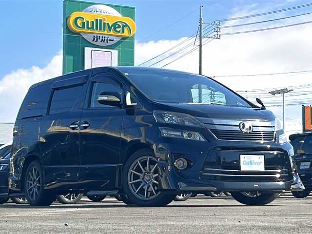 トヨタ ヴェルファイア 2．4Z ゴールデンアイズ 山口県 2013(平25)年 4.3万km ブラック 両側パワースライドドア/純正フリップダウンモニター/純正HDDナビ /フルセグTV/CD/DVD/AM/FM/Bluetooth/バックカメラ/ETC/ゴールデンアイズ専用装備/・専用18インチアルミホイール/・フロントフォグランプ（スモークメッキリング）/・プロジェクター式ヘッドランプリング（シャンパンゴールドリング）/・黒木目調パネル/プッシュスタート/MTモード付きAT/クルーズコントロール/コーナーセンサー/オートHIDヘッドライト/フォグランプ/純正18インチタイヤ/ドアバイザー/スペアキー×１