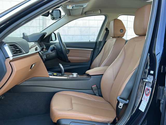 ＢＭＷ ３２０ｉ ラグジュアリー 神奈川県 2017(平29)年 3.8万km インペリアル・ブルー・ブリリアント・エフェクト 純正メーカーナビ/【CD/DVD/BT】/ベージュ革シート/シートヒーター/パワーシート/ドライブレコーダー/ＥＴＣ/LEDヘッドライト/スロットルコントローラー/電動格納ミラー/純正17インチAW/新車時保証書/取扱説明書