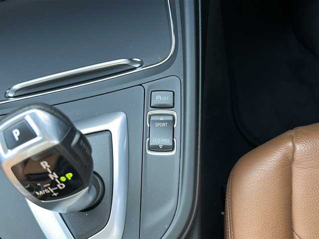 ＢＭＷ ３２０ｉ ラグジュアリー 神奈川県 2017(平29)年 3.8万km インペリアル・ブルー・ブリリアント・エフェクト 純正メーカーナビ/【CD/DVD/BT】/ベージュ革シート/シートヒーター/パワーシート/ドライブレコーダー/ＥＴＣ/LEDヘッドライト/スロットルコントローラー/電動格納ミラー/純正17インチAW/新車時保証書/取扱説明書