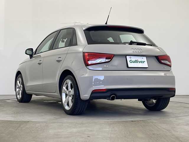 アウディ Ａ１ SB 1．0TFSI スポーツ 秋田県 2018(平30)年 1.5万km シャムベージュメタリック 純正ナビ/ビルトインETC/ドライブレコーダー/アイドリングストップ/前後コーナーセンサー/横滑り防止装置/黒革シート/前席シートヒーター/ドアミラーヒーター/本革ステアリング/ステアリングリモコン/HIDヘッドランプ/フォグランプ/純正アルミホイール/純正フロアマット/W/サイド/カーテン/エアバッグ