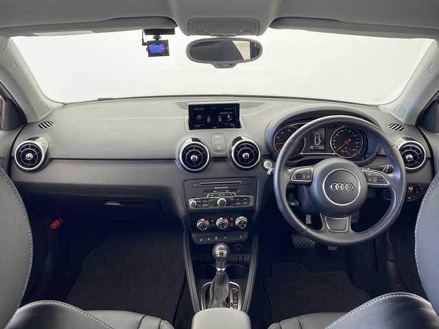 アウディ Ａ１ SB 1．0TFSI スポーツ 秋田県 2018(平30)年 1.5万km シャムベージュメタリック 純正ナビ/ビルトインETC/ドライブレコーダー/アイドリングストップ/前後コーナーセンサー/横滑り防止装置/黒革シート/前席シートヒーター/ドアミラーヒーター/本革ステアリング/ステアリングリモコン/HIDヘッドランプ/フォグランプ/純正アルミホイール/純正フロアマット/W/サイド/カーテン/エアバッグ