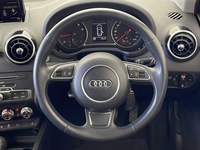 アウディ Ａ１ SB 1．0TFSI スポーツ 秋田県 2018(平30)年 1.5万km シャムベージュメタリック 純正ナビ/ビルトインETC/ドライブレコーダー/アイドリングストップ/前後コーナーセンサー/横滑り防止装置/黒革シート/前席シートヒーター/ドアミラーヒーター/本革ステアリング/ステアリングリモコン/HIDヘッドランプ/フォグランプ/純正アルミホイール/純正フロアマット/W/サイド/カーテン/エアバッグ