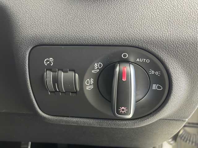 アウディ Ａ１ SB 1．0TFSI スポーツ 秋田県 2018(平30)年 1.5万km シャムベージュメタリック 純正ナビ/ビルトインETC/ドライブレコーダー/アイドリングストップ/前後コーナーセンサー/横滑り防止装置/黒革シート/前席シートヒーター/ドアミラーヒーター/本革ステアリング/ステアリングリモコン/HIDヘッドランプ/フォグランプ/純正アルミホイール/純正フロアマット/W/サイド/カーテン/エアバッグ