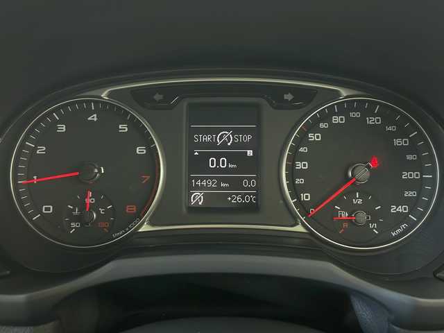 アウディ Ａ１ SB 1．0TFSI スポーツ 秋田県 2018(平30)年 1.5万km シャムベージュメタリック 純正ナビ/ビルトインETC/ドライブレコーダー/アイドリングストップ/前後コーナーセンサー/横滑り防止装置/黒革シート/前席シートヒーター/ドアミラーヒーター/本革ステアリング/ステアリングリモコン/HIDヘッドランプ/フォグランプ/純正アルミホイール/純正フロアマット/W/サイド/カーテン/エアバッグ