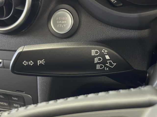 アウディ Ａ１ SB 1．0TFSI スポーツ 秋田県 2018(平30)年 1.5万km シャムベージュメタリック 純正ナビ/ビルトインETC/ドライブレコーダー/アイドリングストップ/前後コーナーセンサー/横滑り防止装置/黒革シート/前席シートヒーター/ドアミラーヒーター/本革ステアリング/ステアリングリモコン/HIDヘッドランプ/フォグランプ/純正アルミホイール/純正フロアマット/W/サイド/カーテン/エアバッグ
