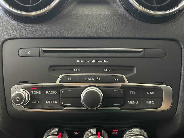 アウディ Ａ１ SB 1．0TFSI スポーツ 秋田県 2018(平30)年 1.5万km シャムベージュメタリック 純正ナビ/ビルトインETC/ドライブレコーダー/アイドリングストップ/前後コーナーセンサー/横滑り防止装置/黒革シート/前席シートヒーター/ドアミラーヒーター/本革ステアリング/ステアリングリモコン/HIDヘッドランプ/フォグランプ/純正アルミホイール/純正フロアマット/W/サイド/カーテン/エアバッグ