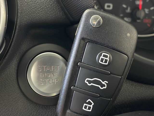 アウディ Ａ１ SB 1．0TFSI スポーツ 秋田県 2018(平30)年 1.5万km シャムベージュメタリック 純正ナビ/ビルトインETC/ドライブレコーダー/アイドリングストップ/前後コーナーセンサー/横滑り防止装置/黒革シート/前席シートヒーター/ドアミラーヒーター/本革ステアリング/ステアリングリモコン/HIDヘッドランプ/フォグランプ/純正アルミホイール/純正フロアマット/W/サイド/カーテン/エアバッグ