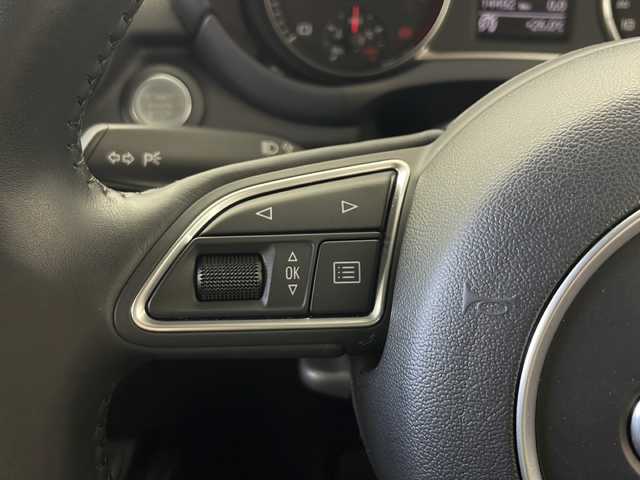 アウディ Ａ１ SB 1．0TFSI スポーツ 秋田県 2018(平30)年 1.5万km シャムベージュメタリック 純正ナビ/ビルトインETC/ドライブレコーダー/アイドリングストップ/前後コーナーセンサー/横滑り防止装置/黒革シート/前席シートヒーター/ドアミラーヒーター/本革ステアリング/ステアリングリモコン/HIDヘッドランプ/フォグランプ/純正アルミホイール/純正フロアマット/W/サイド/カーテン/エアバッグ
