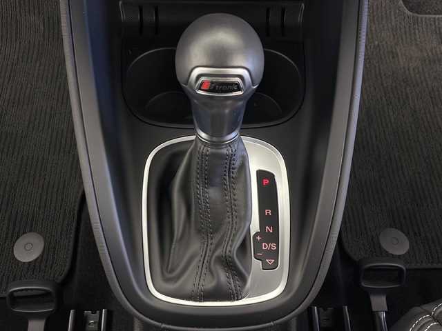 アウディ Ａ１ SB 1．0TFSI スポーツ 秋田県 2018(平30)年 1.5万km シャムベージュメタリック 純正ナビ/ビルトインETC/ドライブレコーダー/アイドリングストップ/前後コーナーセンサー/横滑り防止装置/黒革シート/前席シートヒーター/ドアミラーヒーター/本革ステアリング/ステアリングリモコン/HIDヘッドランプ/フォグランプ/純正アルミホイール/純正フロアマット/W/サイド/カーテン/エアバッグ