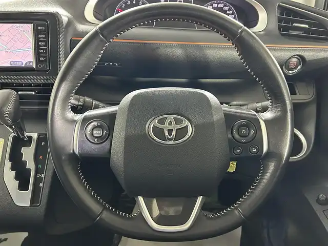 トヨタ シエンタ G 佐賀県 2018(平30)年 3.3万km ブラックマイカ 純正7インチナビ/フルセグTV/CD/Bluetooth/バックカメラ/オートライト/前方純正ドライブレコーダー/ビルトインETC/LEDヘッドライト/フォグライト/横滑り防止装置/ウォークスルー/両側パワースライドドア/スマートキー/スペアキー×１/純正フロアマット/純正15インチアルミホイール/ステアリングスイッチ/革巻きステアリング/ISOFIX対応シート/3列シート