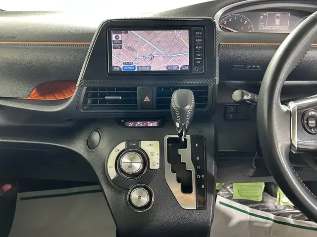 トヨタ シエンタ G 佐賀県 2018(平30)年 3.3万km ブラックマイカ 純正7インチナビ/フルセグTV/CD/Bluetooth/バックカメラ/オートライト/前方純正ドライブレコーダー/ビルトインETC/LEDヘッドライト/フォグライト/横滑り防止装置/ウォークスルー/両側パワースライドドア/スマートキー/スペアキー×１/純正フロアマット/純正15インチアルミホイール/ステアリングスイッチ/革巻きステアリング/ISOFIX対応シート/3列シート