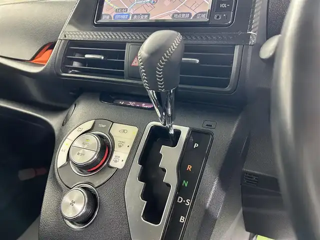 トヨタ シエンタ G 佐賀県 2018(平30)年 3.3万km ブラックマイカ 純正7インチナビ/フルセグTV/CD/Bluetooth/バックカメラ/オートライト/前方純正ドライブレコーダー/ビルトインETC/LEDヘッドライト/フォグライト/横滑り防止装置/ウォークスルー/両側パワースライドドア/スマートキー/スペアキー×１/純正フロアマット/純正15インチアルミホイール/ステアリングスイッチ/革巻きステアリング/ISOFIX対応シート/3列シート