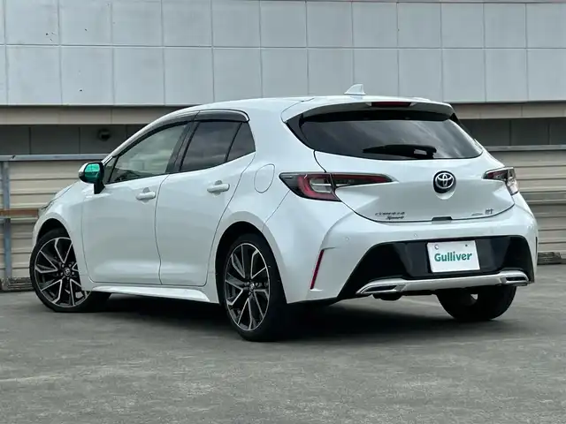 トヨタ カローラ スポーツ ハイブリッドG Z 静岡県 2021(令3)年 5.4万km プラチナホワイトパールマイカ トヨタセーフティーセンス/・プリクラッシュセーフティシステム/・レーントレーシングアシスト/・レーダークルーズコントロール/・オートマッチクハイビーム/・ロードサイドアシスト/純正９インチディスプレイオーディオ/インテリジェントクリアランスソナー/ドライブモードセレクト/・ECO.NORMAL・SPORT/丸形１灯式LEDヘッドランプ/LEDデイライト/LEDフロントフォグランプ/ルーフ同色ドアミラー/（電動オート格納/ヒーター/ウィンカーミラー）/225/40/R18インチ5本ツインスポーク/スポーツ/スェード＆レザー（レッド）/ビルトインETC/ステアリングスイッチ/シートヒーター(D席/N席）/前後社外ドライブレコーダー/ヘッドライトレベライザー