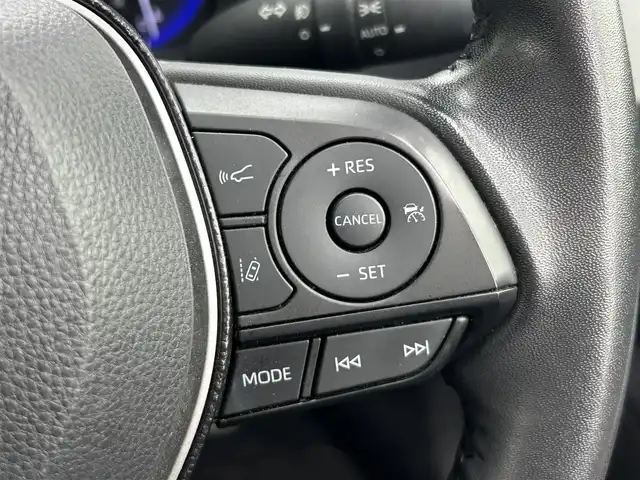 トヨタ カローラ スポーツ ハイブリッドG Z 静岡県 2021(令3)年 5.4万km プラチナホワイトパールマイカ トヨタセーフティーセンス/・プリクラッシュセーフティシステム/・レーントレーシングアシスト/・レーダークルーズコントロール/・オートマッチクハイビーム/・ロードサイドアシスト/純正９インチディスプレイオーディオ/インテリジェントクリアランスソナー/ドライブモードセレクト/・ECO.NORMAL・SPORT/丸形１灯式LEDヘッドランプ/LEDデイライト/LEDフロントフォグランプ/ルーフ同色ドアミラー/（電動オート格納/ヒーター/ウィンカーミラー）/225/40/R18インチ5本ツインスポーク/スポーツ/スェード＆レザー（レッド）/ビルトインETC/ステアリングスイッチ/シートヒーター(D席/N席）/前後社外ドライブレコーダー/ヘッドライトレベライザー