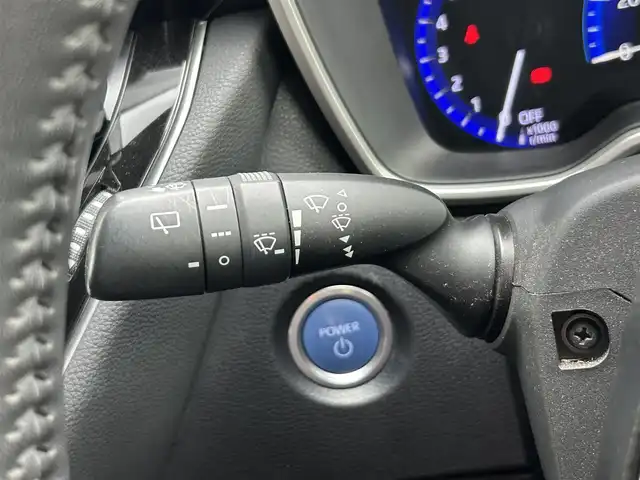 トヨタ カローラ スポーツ ハイブリッドG Z 静岡県 2021(令3)年 5.4万km プラチナホワイトパールマイカ トヨタセーフティーセンス/・プリクラッシュセーフティシステム/・レーントレーシングアシスト/・レーダークルーズコントロール/・オートマッチクハイビーム/・ロードサイドアシスト/純正９インチディスプレイオーディオ/インテリジェントクリアランスソナー/ドライブモードセレクト/・ECO.NORMAL・SPORT/丸形１灯式LEDヘッドランプ/LEDデイライト/LEDフロントフォグランプ/ルーフ同色ドアミラー/（電動オート格納/ヒーター/ウィンカーミラー）/225/40/R18インチ5本ツインスポーク/スポーツ/スェード＆レザー（レッド）/ビルトインETC/ステアリングスイッチ/シートヒーター(D席/N席）/前後社外ドライブレコーダー/ヘッドライトレベライザー