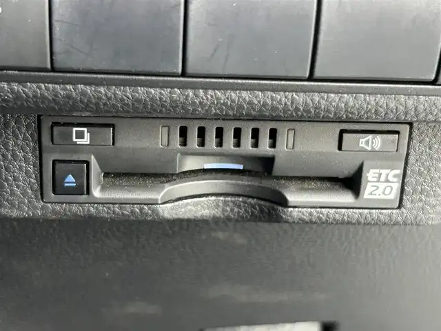 トヨタ カローラ スポーツ ハイブリッドG Z 静岡県 2021(令3)年 5.4万km プラチナホワイトパールマイカ トヨタセーフティーセンス/・プリクラッシュセーフティシステム/・レーントレーシングアシスト/・レーダークルーズコントロール/・オートマッチクハイビーム/・ロードサイドアシスト/純正９インチディスプレイオーディオ/インテリジェントクリアランスソナー/ドライブモードセレクト/・ECO.NORMAL・SPORT/丸形１灯式LEDヘッドランプ/LEDデイライト/LEDフロントフォグランプ/ルーフ同色ドアミラー/（電動オート格納/ヒーター/ウィンカーミラー）/225/40/R18インチ5本ツインスポーク/スポーツ/スェード＆レザー（レッド）/ビルトインETC/ステアリングスイッチ/シートヒーター(D席/N席）/前後社外ドライブレコーダー/ヘッドライトレベライザー