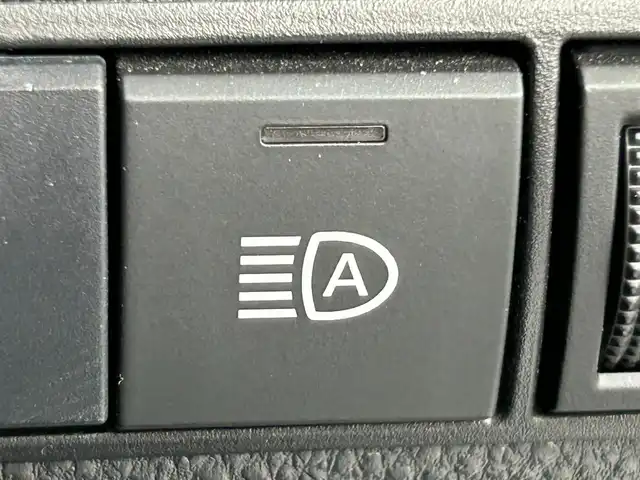 トヨタ カローラ スポーツ ハイブリッドG Z 静岡県 2021(令3)年 5.4万km プラチナホワイトパールマイカ トヨタセーフティーセンス/・プリクラッシュセーフティシステム/・レーントレーシングアシスト/・レーダークルーズコントロール/・オートマッチクハイビーム/・ロードサイドアシスト/純正９インチディスプレイオーディオ/インテリジェントクリアランスソナー/ドライブモードセレクト/・ECO.NORMAL・SPORT/丸形１灯式LEDヘッドランプ/LEDデイライト/LEDフロントフォグランプ/ルーフ同色ドアミラー/（電動オート格納/ヒーター/ウィンカーミラー）/225/40/R18インチ5本ツインスポーク/スポーツ/スェード＆レザー（レッド）/ビルトインETC/ステアリングスイッチ/シートヒーター(D席/N席）/前後社外ドライブレコーダー/ヘッドライトレベライザー